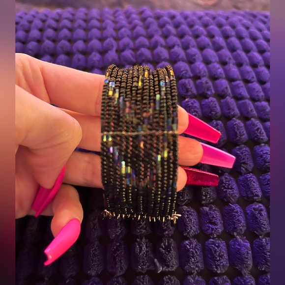 ✨3/$30✨ Black and iridescent beaded bracelet cuff - Picture 2 of 2